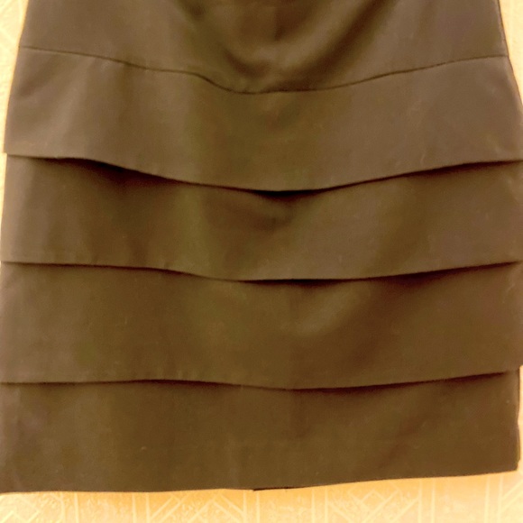 Tiered black skirt - Picture 3 of 4